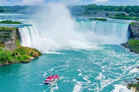 Day Trips Out of Toronto Niagara Falls viewpoints and walking paths for students