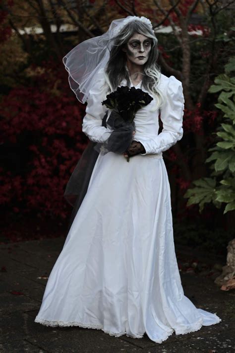 Dead Bride Halloween costume.