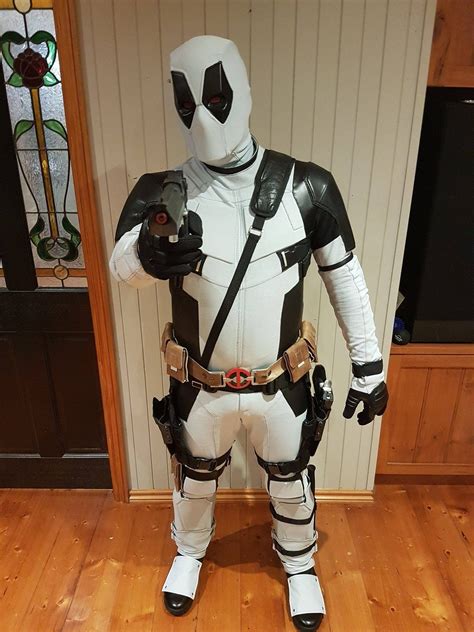 Deadpool X-Force cosplay