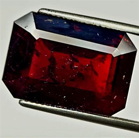 Deep Red (Almandine):