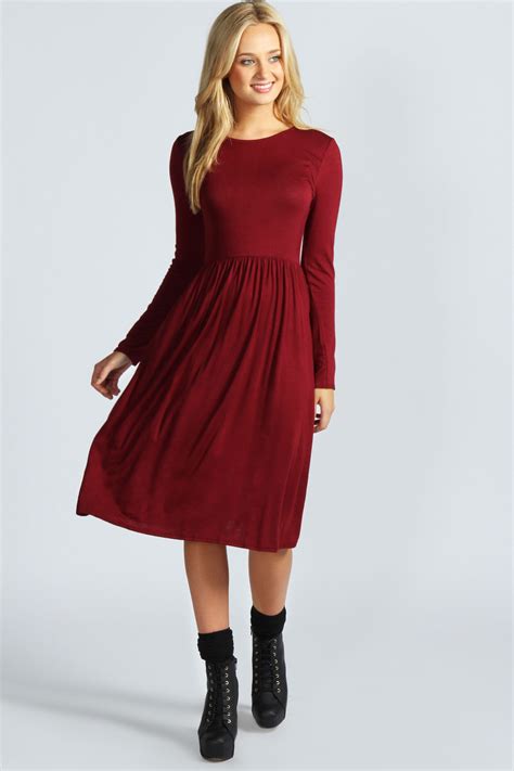 Definition and Characteristics of Sleeve Midi Dresses