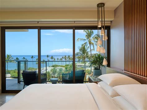 Deluxe Ocean View Suite (400 sq. ft.):