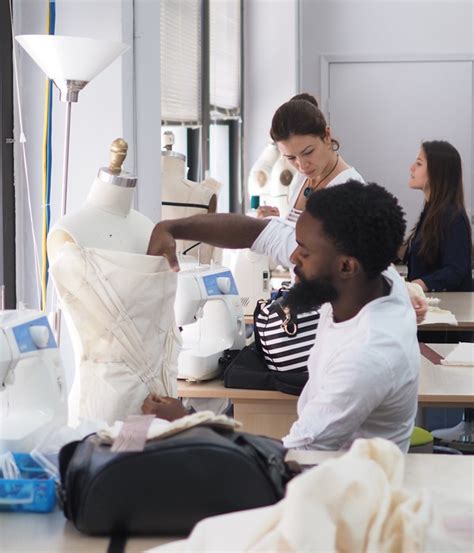 Delve into the World of Fashion Design: A Comprehensive Course in Singapore