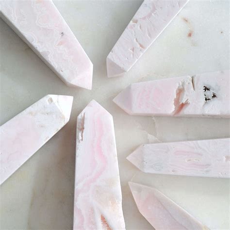 Delving into the Composition and Structure of Mangano Calcite Pink