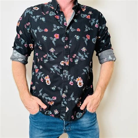 Denim and Flower Shirts: A Perfect Match for the Modern Man