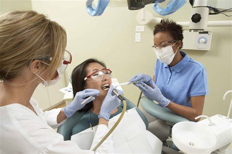 Dental Assistant & Dental Hygienist: What's the Difference?