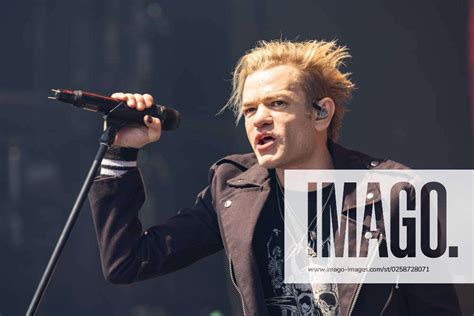 Deryck Whibley: The Epitome of Punk Rock Resurgence