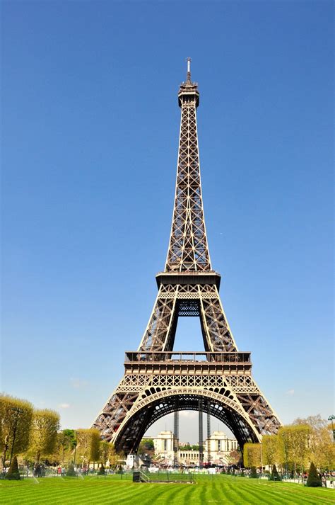 Descubra os Segredos da Torre Eiffel em Paris: Um Guia Essencial para uma Experiência Inesquecível