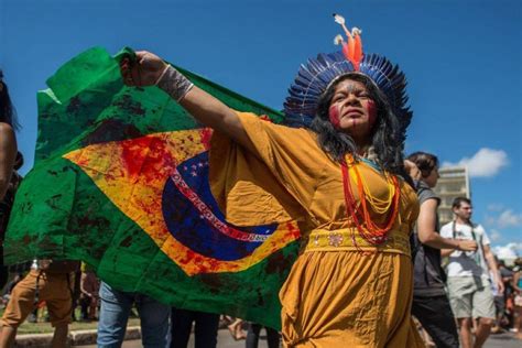 Desvendando a Essência do Feminino Brasileiro: Uma Jornada Através da Cultura, Diversid
