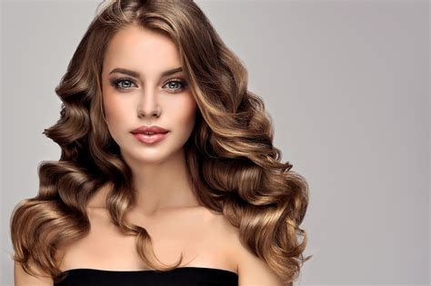 Die Gabor Lockenperücke: Krönen Sie Ihren Look mit glamourösen Locken