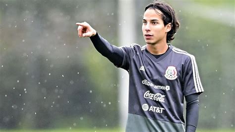 Diego Lainez: El joven prodigio del fútbol mexicano que brilla en Europa