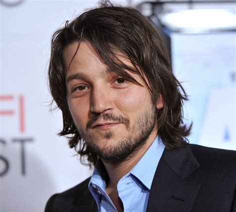 Diego Luna: Un actor, director y activista mexicano con un impacto global