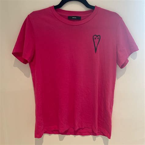 Diesel T-Shirt Pink: A Symbol of Boldness and Style