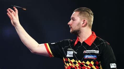 Dimitri Van den Bergh: Een Belgisch Darttalent met een Heldere Ster