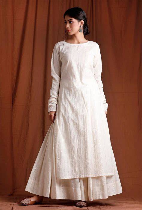 Discover the Allure of Muslin Kurtis: A Timeless Treasure for Modern Fashion