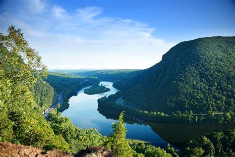 Discover the Enchanting Delaware Water Gap: A Scenic Adventure