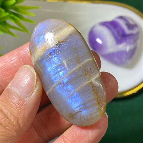 Discover the Enchanting Qualities of Moonstone Palm Stone