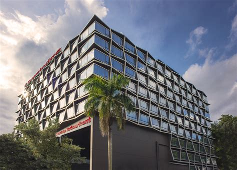 Discover the Gateway to Vibrant Singapore: Travelodge HarbourFront Singapore