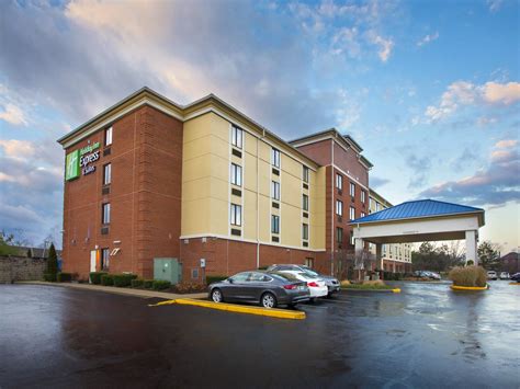 Discover the Perfect Airport Haven at Holiday Inn Express Columbus Airport