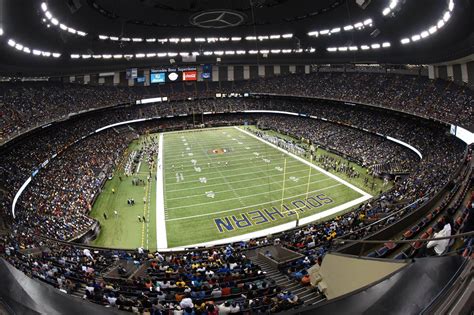 Distance to Mercedes-Benz Superdome: