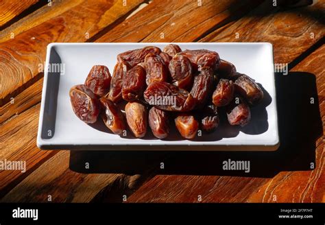 Dive into the Delicious World of Khalas Dates: A Sweet Treat Like No Other