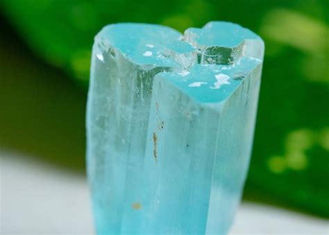 Dive into the Enchanting Depths: Aquamarine Stone Properties and Applications