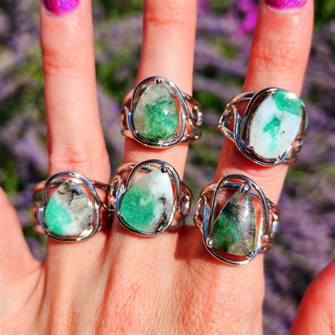 Dive into the Enchanting World of Emerald Healing Properties