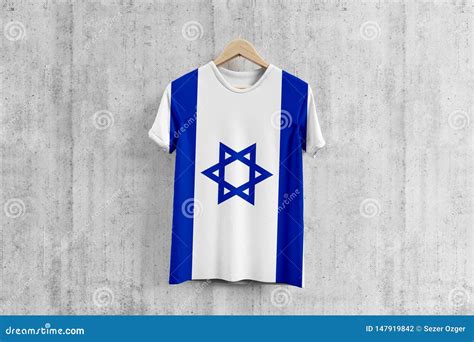 Don't wear an Israeli T-shirt that is too large or too small.