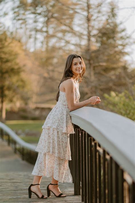 Dress for Senior Pictures: A Guide to Finding the Perfect Outfit
