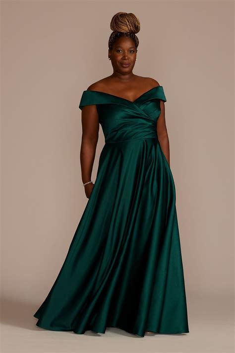 Dresses Emerald: 7 Enchanting Options for Every Occasion