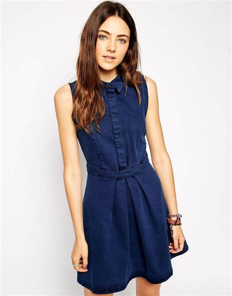 Dressing Up in Denim: A Guide to Women's Denim Dresses