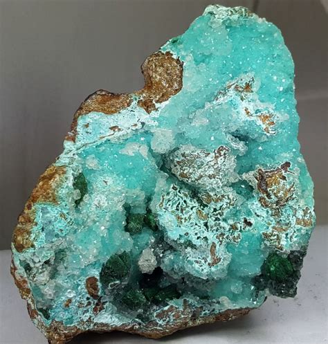 Druzy Chalcedony: A Shimmering Gem for 2025