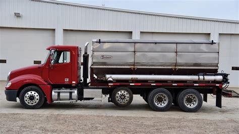 Dry Fertilizer Trucks: