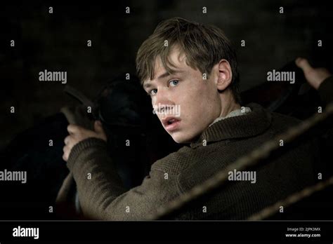 Early Career and Breakout Role in "War Horse" (2011)