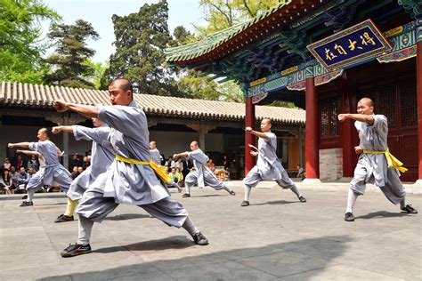 Early Life and Introduction to Martial Arts