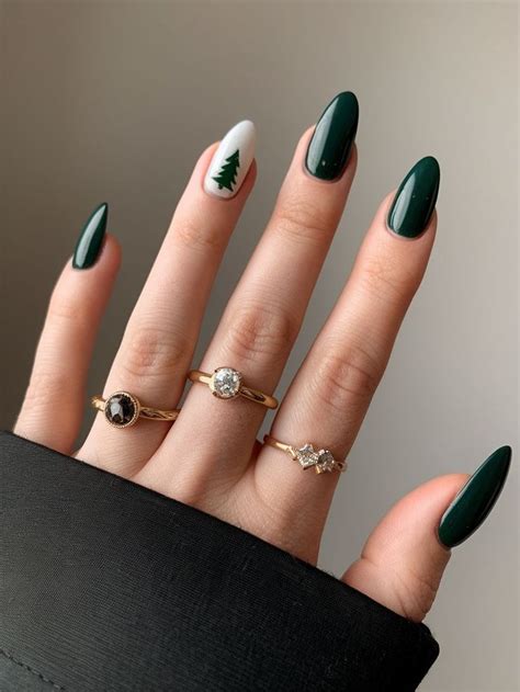 Easy Christmas Nails: Get Festive in a Snap