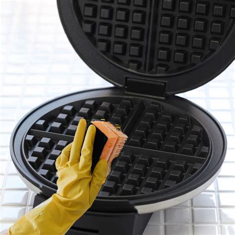 Easy Cleaning Waffle Maker: Say Goodbye to Grimy Appliances