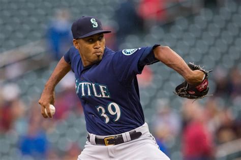 Edwin Díaz: The Fire-Breathing Closer with an Electrifying Fastball