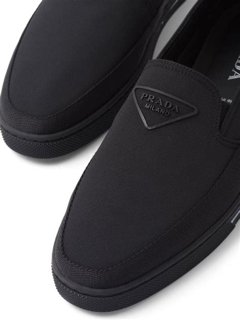 Effortless Slip-On Design: