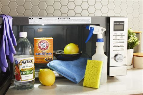 Effortlessly Clean Your Microwave with the Power of Vinegar: A Comprehensive Guide