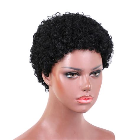 Elegante kurze Afro-Perücken: Die perfekte Krönung für stilvolle Senioren