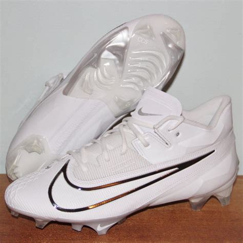 Elevate Your Performance: A Comprehensive Guide to Choosing the Perfect White Nike Soccer Cleats