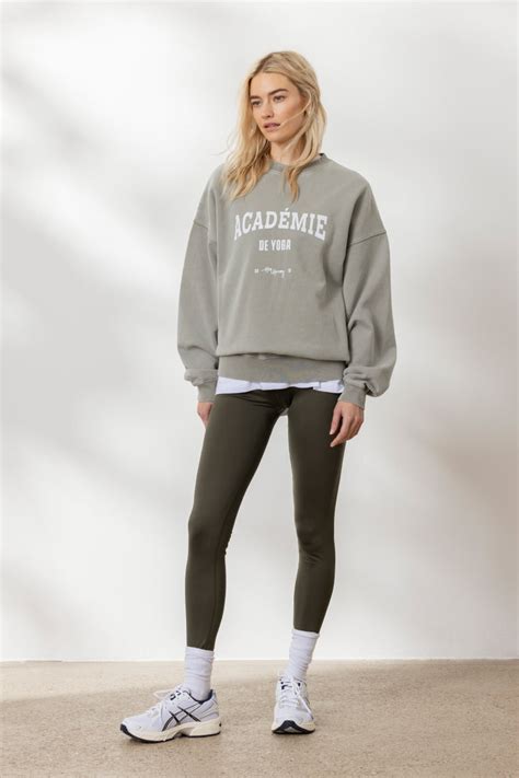 Elevate Your Style: The Ultimate Guide to Pairing Sweatshirts with Leggings