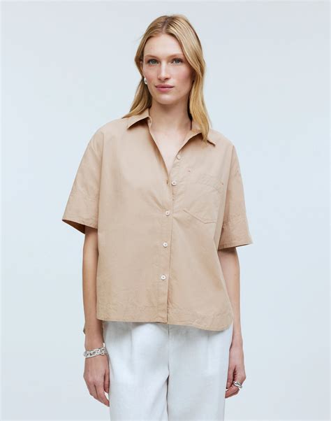 Elevate Your Style with the Effortlessly Chic Boxy Button-Up Shirt