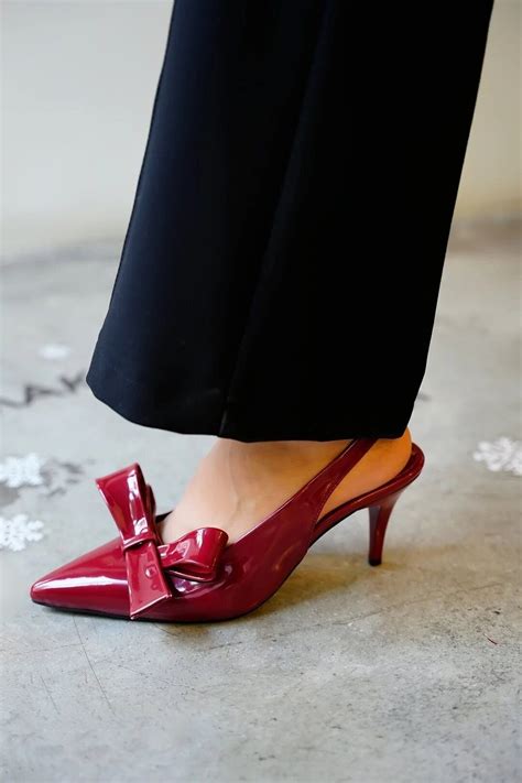 Elevate Your Wardrobe with the Allure of Burgundy Sandals