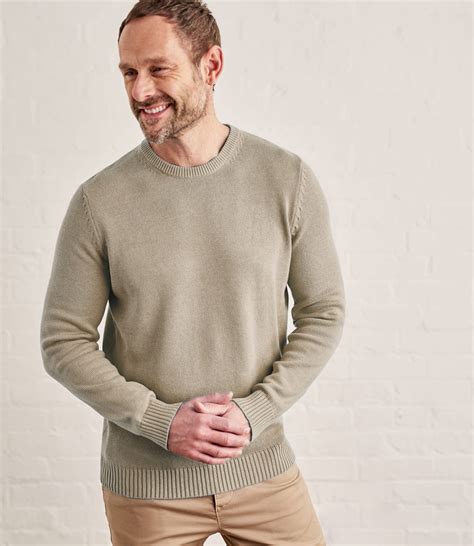 Elevate Your Wardrobe with the Timeless Appeal of Crew Neck Sweaters for Men