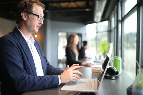 Elevate Your Workplace with the Revolutionary Agora Desk