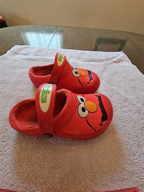 Elmo Crocs