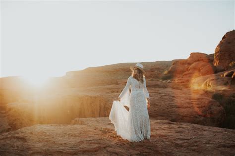 Elopement Dresses: A Buyer's Guide