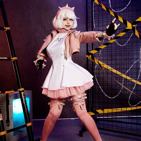 Elphelt Cosplay: A Canvas for Creativity and Expression